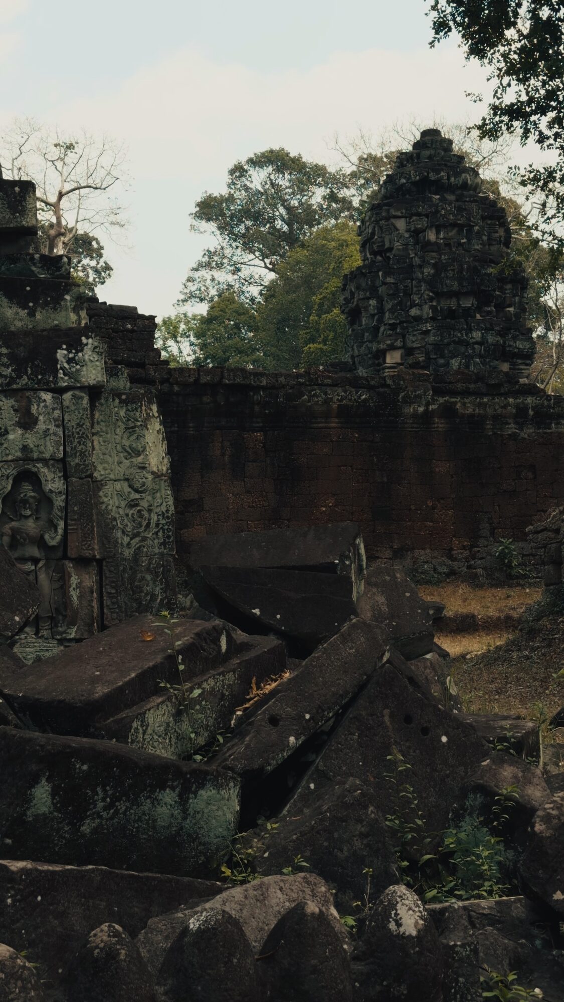 吴哥石材废墟